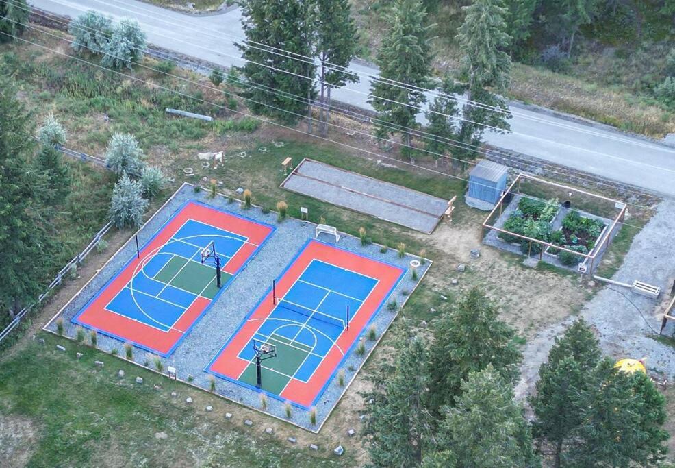 Oasis Getaway, Mins To Lake, King Bed, Dbl Garage Invermere Extérieur photo