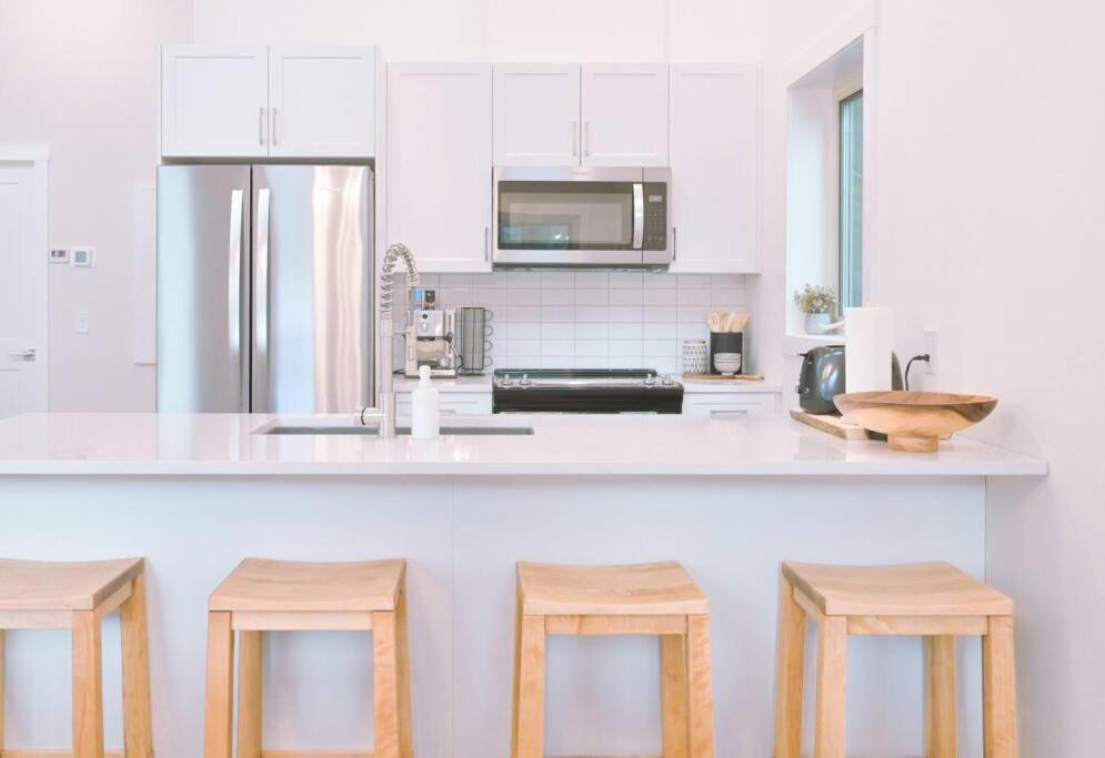 Oasis Getaway, Mins To Lake, King Bed, Dbl Garage Invermere Extérieur photo