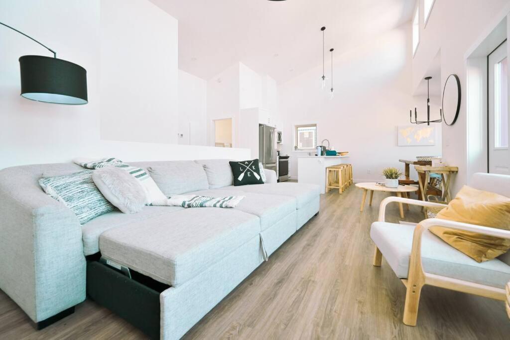 Oasis Getaway, Mins To Lake, King Bed, Dbl Garage Invermere Extérieur photo
