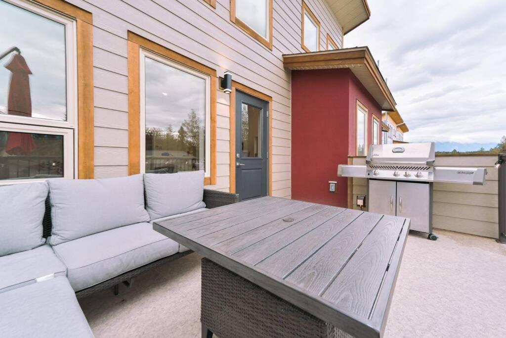 Oasis Getaway, Mins To Lake, King Bed, Dbl Garage Invermere Extérieur photo